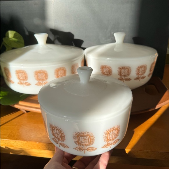 Federal Glass Connoisseur sunflower bake and serve casseroles w/ lids - Picture 3 of 13